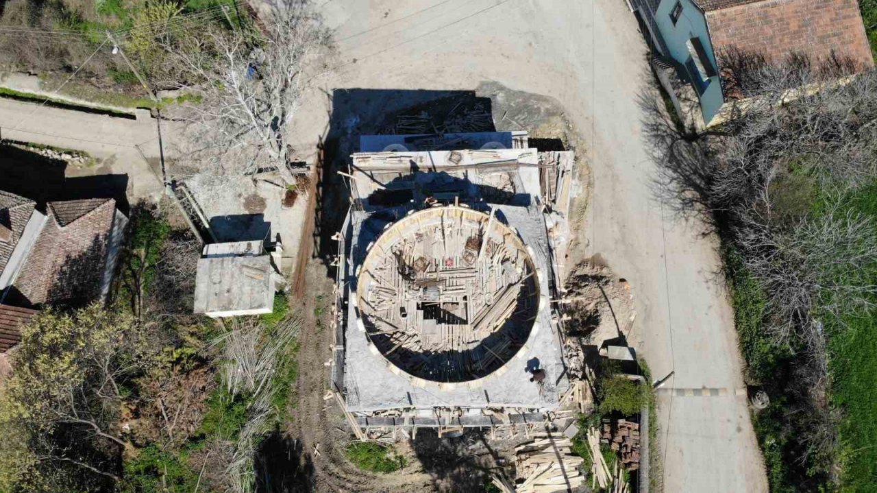 Depreme dayanıksız 61 yıllık köy camisinin yerine Osmanlı mimarisiyle yenisi yapılıyor