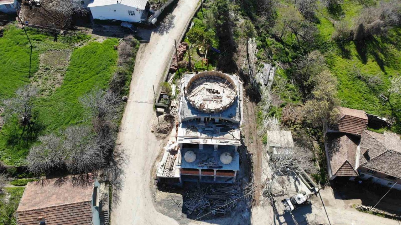 Depreme dayanıksız 61 yıllık köy camisinin yerine Osmanlı mimarisiyle yenisi yapılıyor