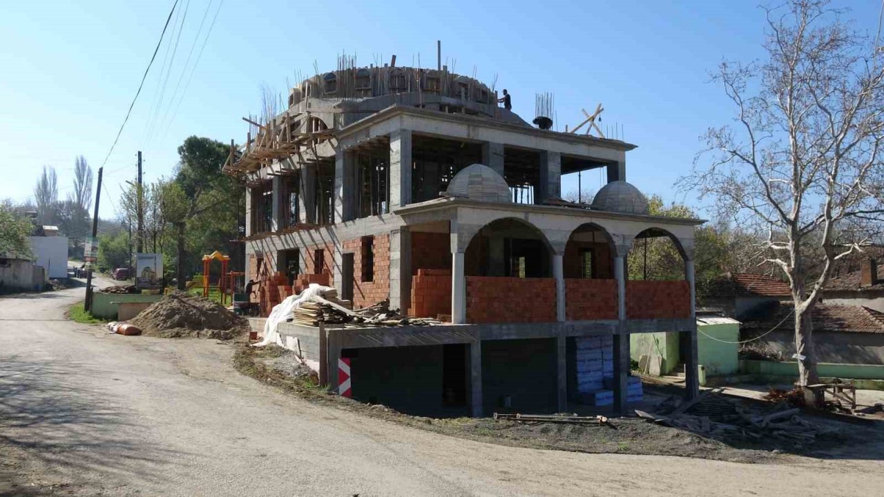 Depreme dayanıksız 61 yıllık köy camisinin yerine Osmanlı mimarisiyle yenisi yapılıyor