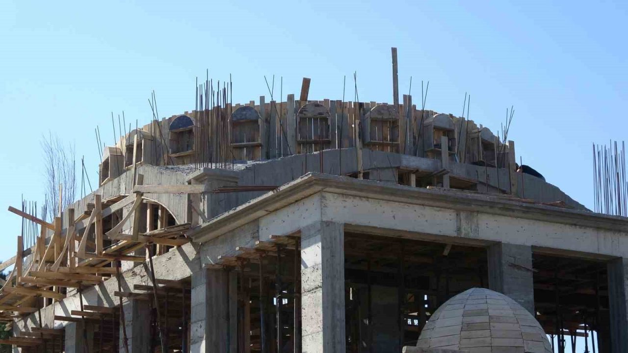 Depreme dayanıksız 61 yıllık köy camisinin yerine Osmanlı mimarisiyle yenisi yapılıyor