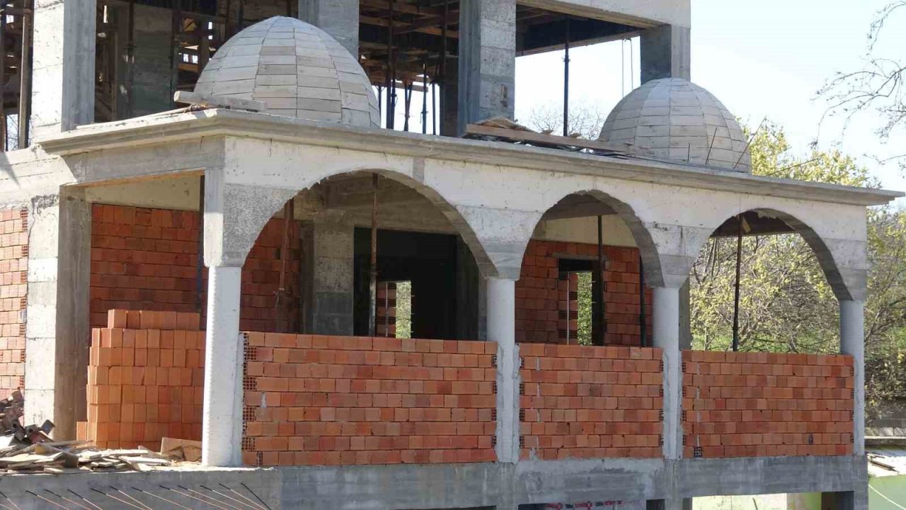 Depreme dayanıksız 61 yıllık köy camisinin yerine Osmanlı mimarisiyle yenisi yapılıyor