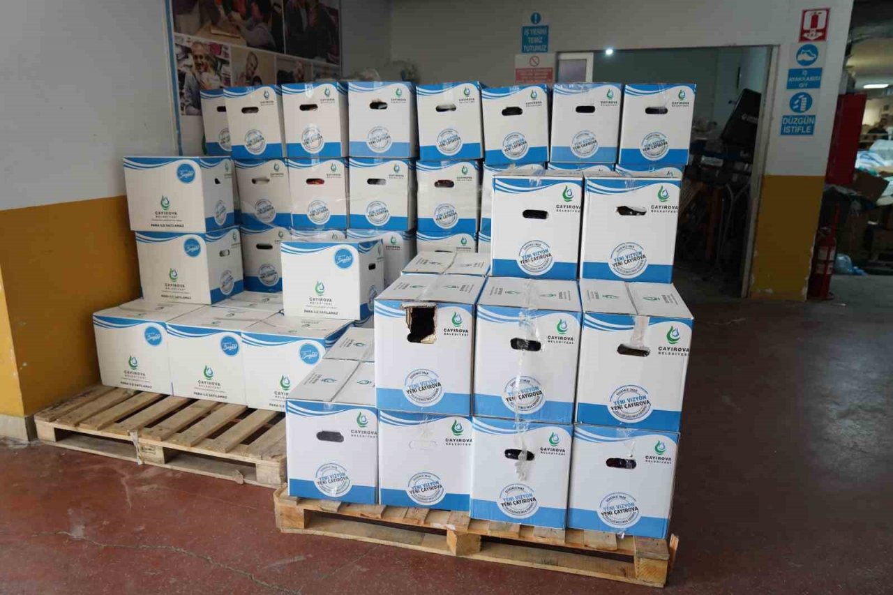 İhtiyaç sahiplerine gıda kolisi ve sıcak yemek