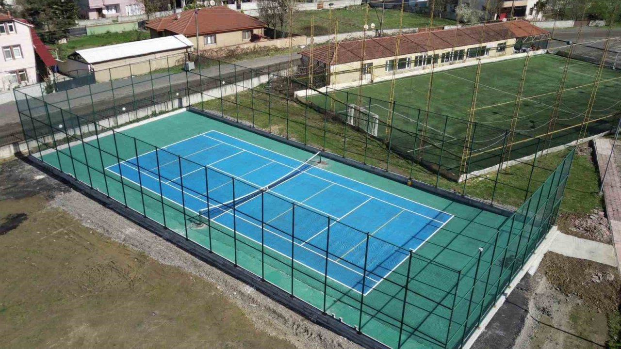 Cumayeri’ne tenis kortu yapıldı