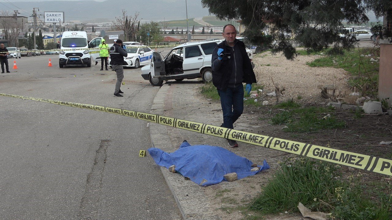 Beton mikseri otomobile çarptı; Anne öldü, oğlu yaralandı