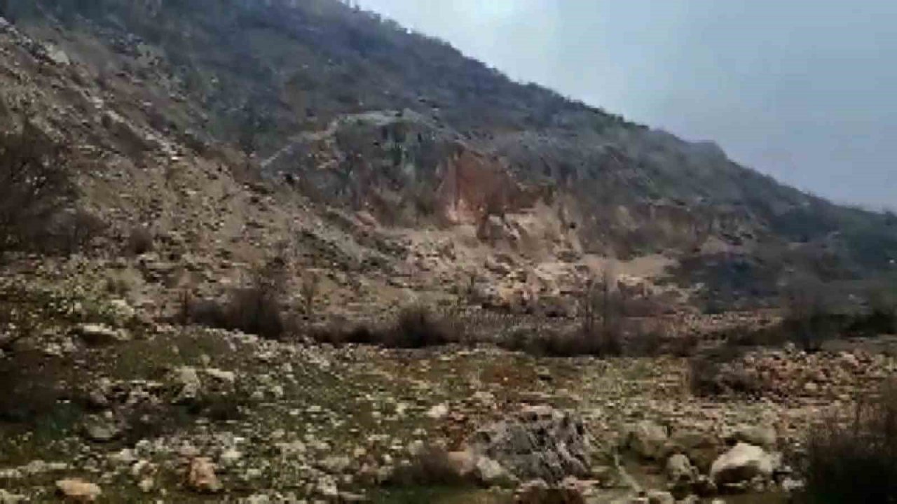 Dağdan kopan kaya parçaları Tut halkını tedirgin ediyor