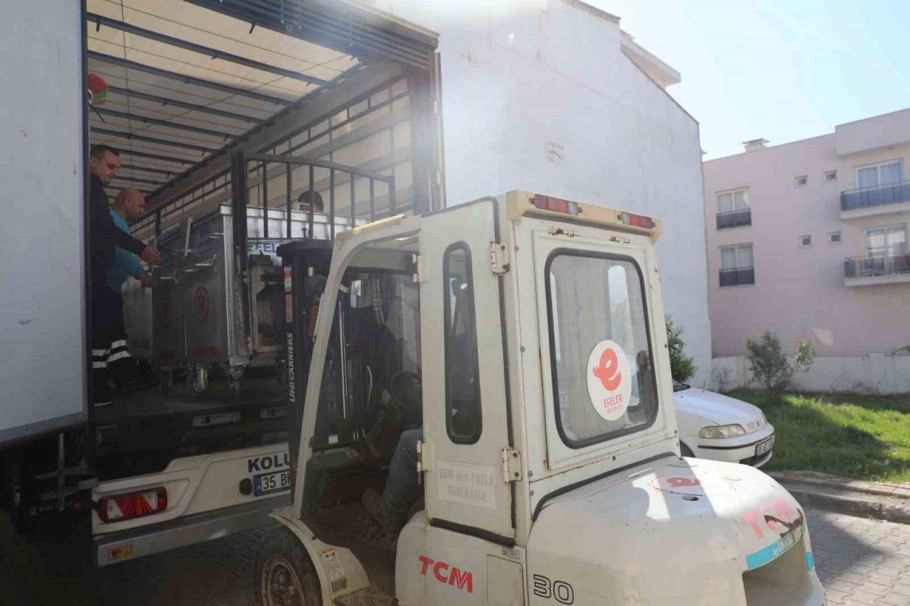 Efeler dayanışmaya Ramazan ruhuyla devam ediyor