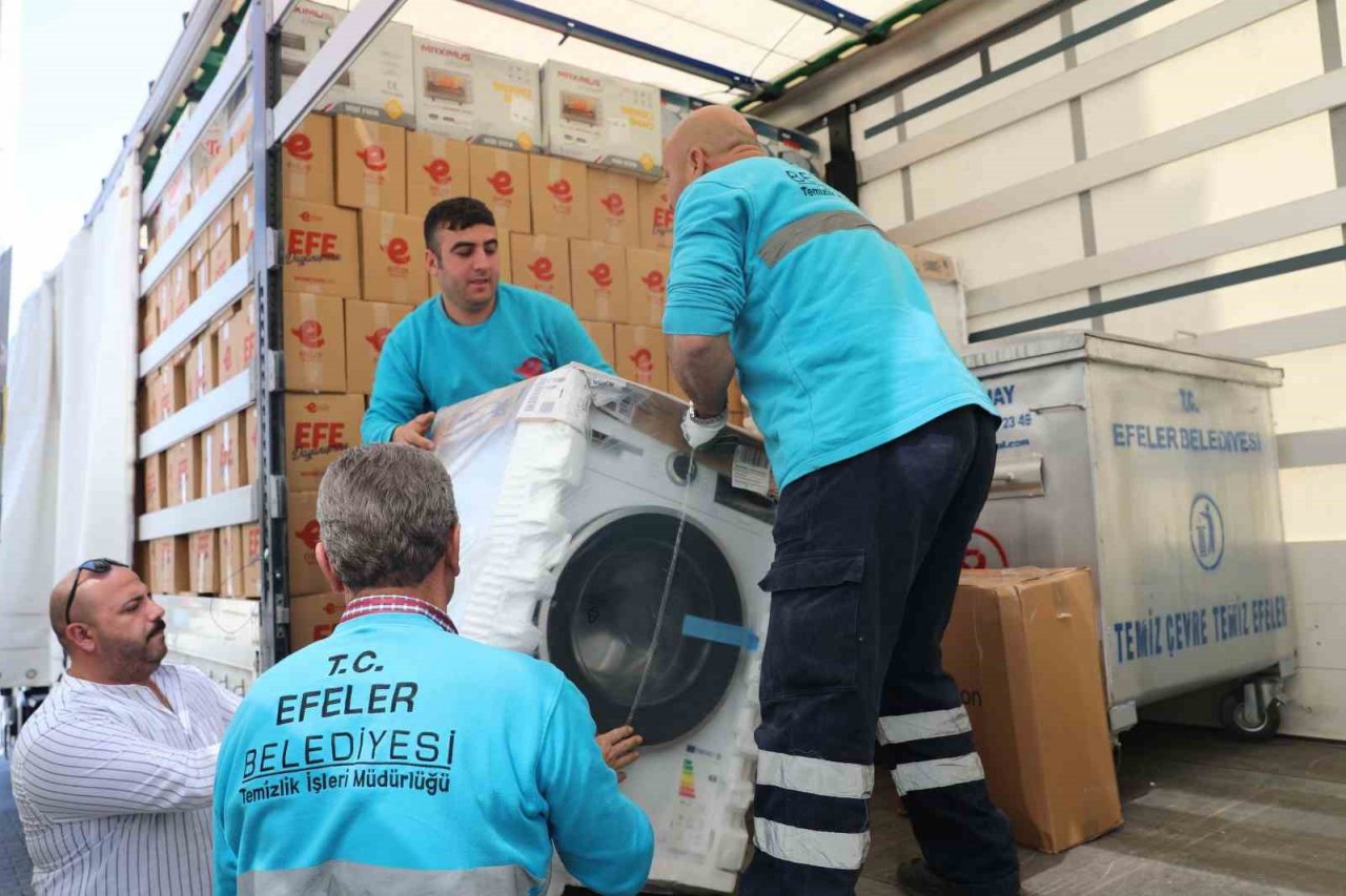 Efeler dayanışmaya Ramazan ruhuyla devam ediyor