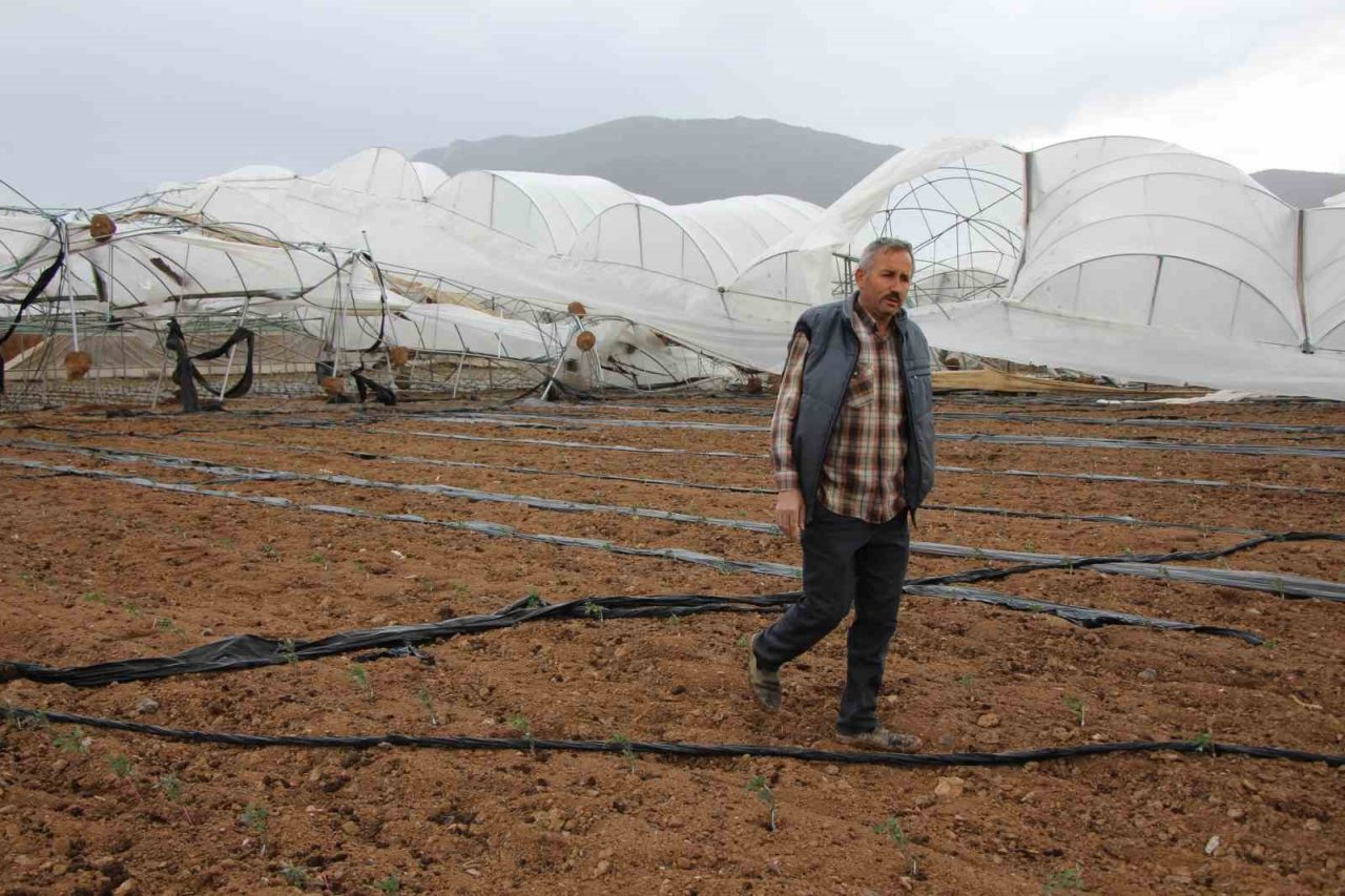 Amasya’da fırtına seraları ve pazarı vurdu