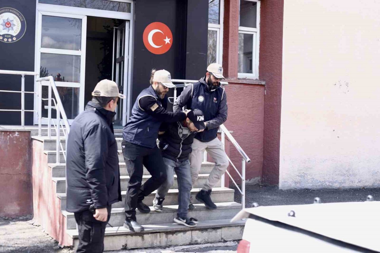 Eylem yapmak üzere Türkiye’ye gelen ve yakalanan terörist adliyeye sevk edildi