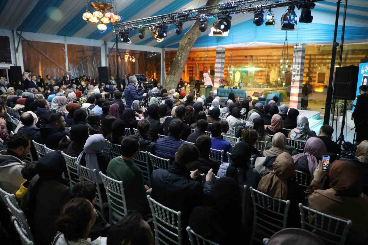 Eyüpsultan’daki konferansta konu başlığı; “Çocuğu Hayata Hazırlamada Anne Baba İş Birliği”