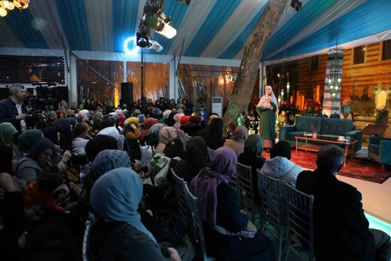 Eyüpsultan’daki konferansta konu başlığı; “Çocuğu Hayata Hazırlamada Anne Baba İş Birliği”