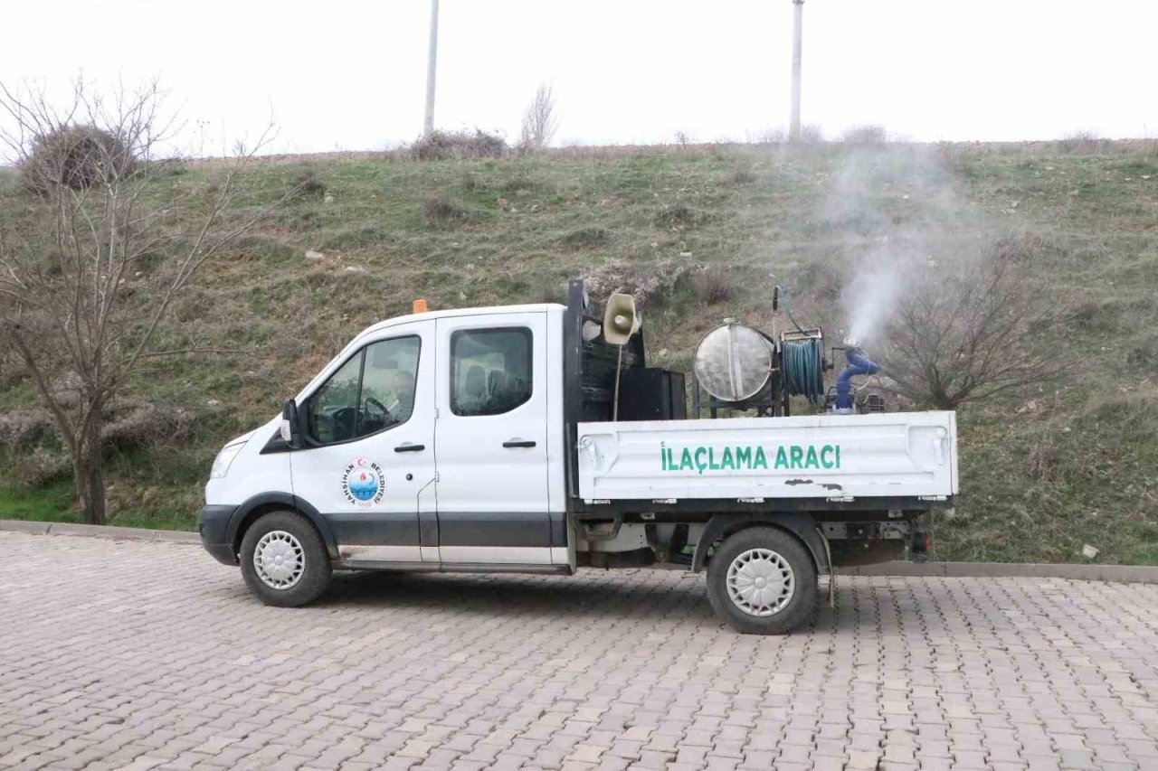 Yaahşihan’da larva ilaçlaması sürüyor