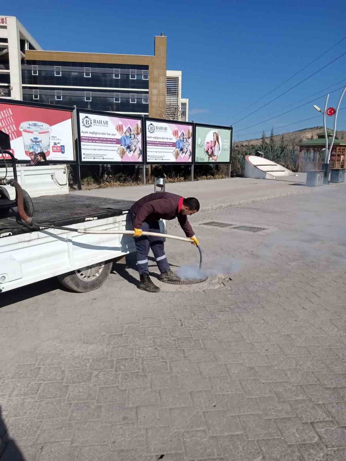 Yaahşihan’da larva ilaçlaması sürüyor