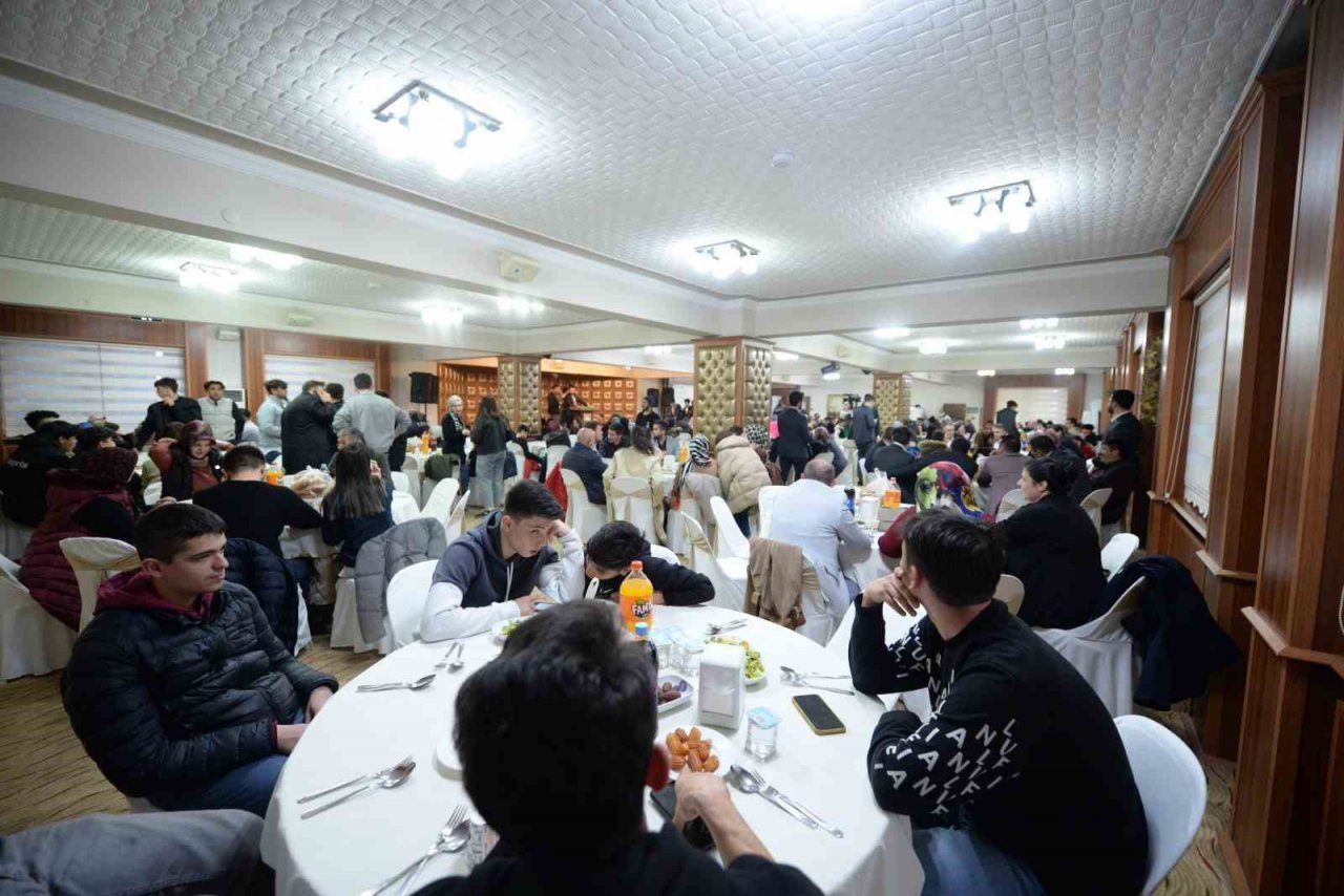 Kahramankazan’da vatandaşlar iftar yemeğinde buluştu