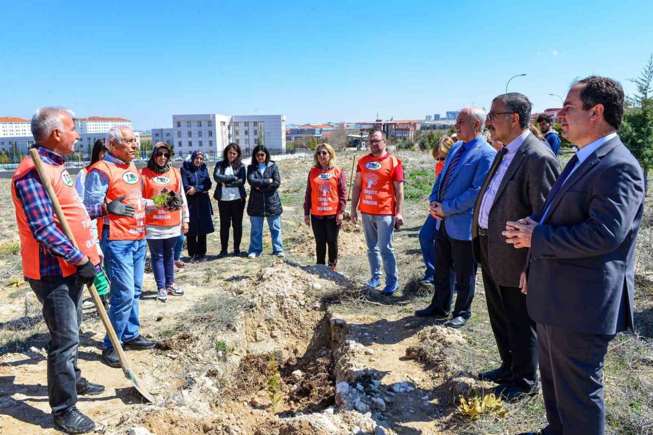 KMÜ’de depremde hayatını kaybeden öğrenciler anısına fidan dikildi