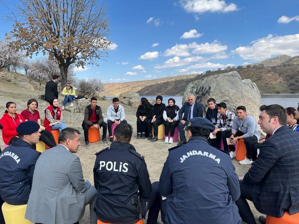 Kütüphane Haftası’nda manzaraya karşı kitapları konuştular