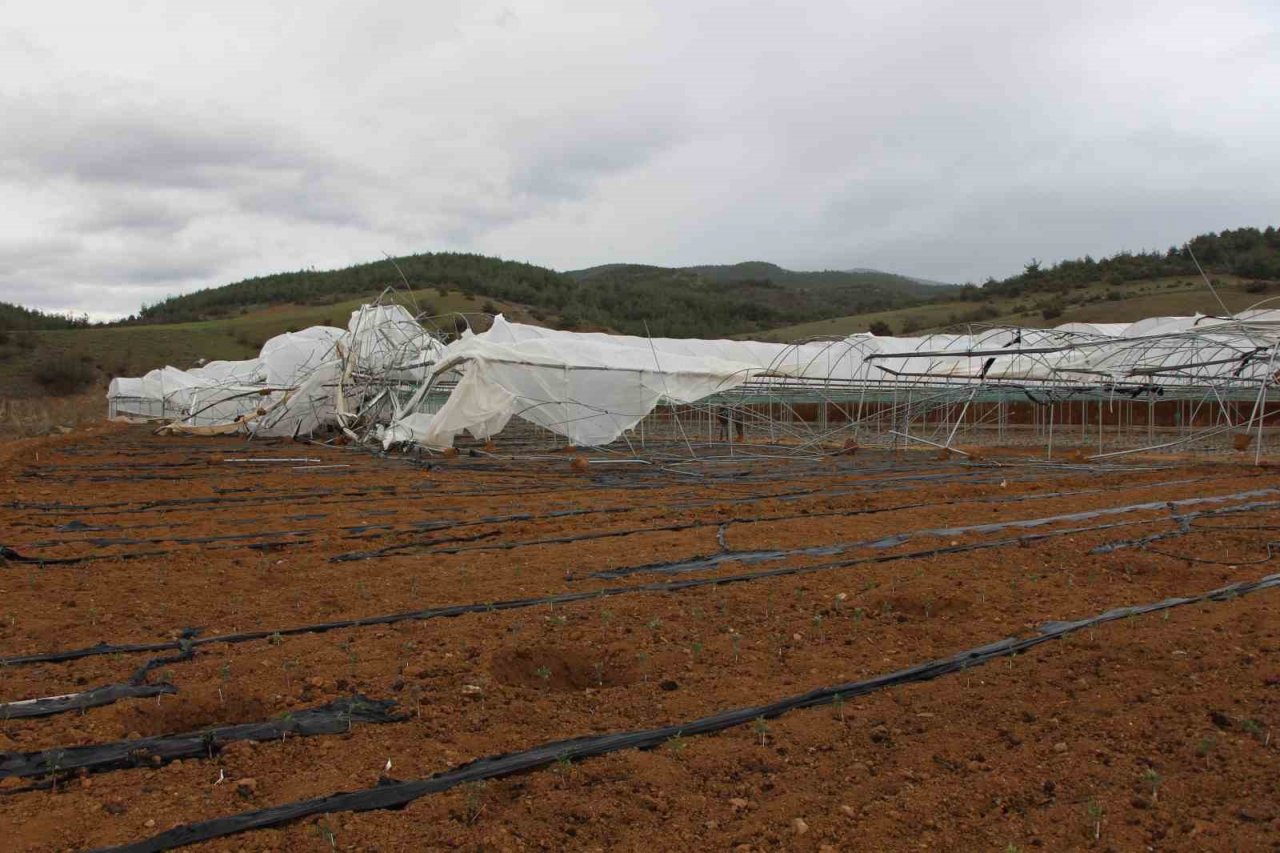 Amasya’da fırtına seraları ve pazarı vurdu