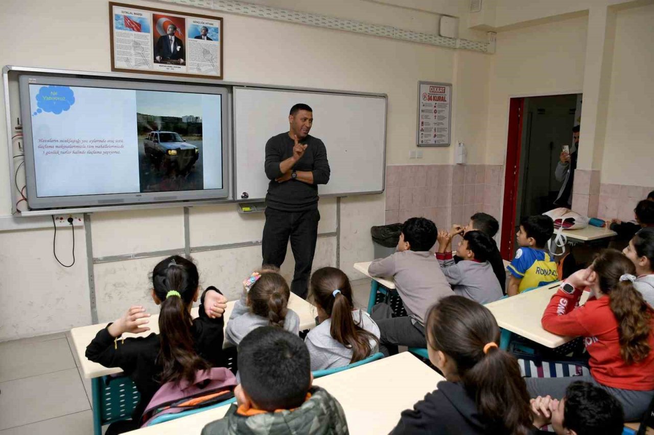 Kuşadası Belediyesi’nden öğrencilere ’vektörel mücadele’ eğitimi