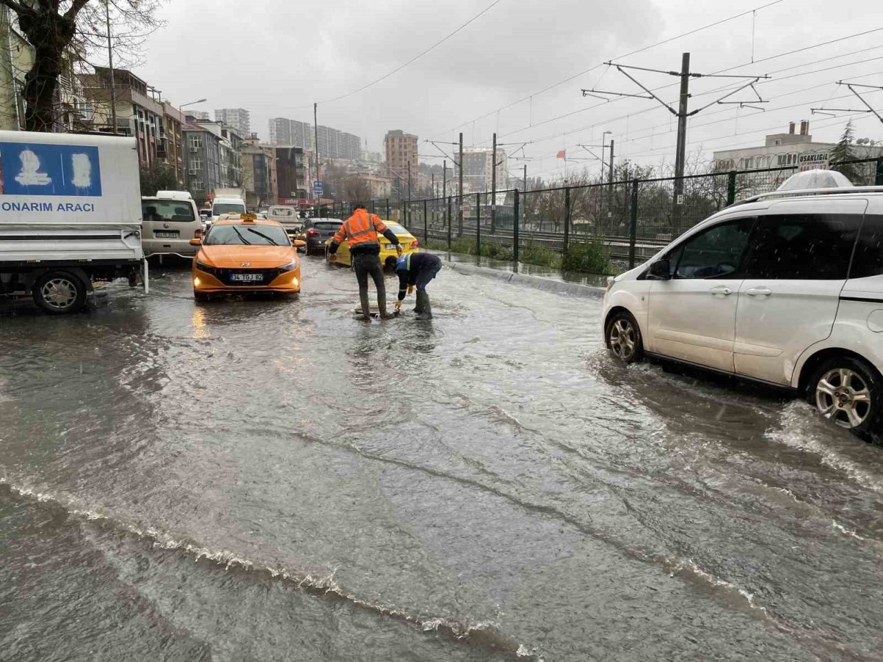 İstanbul’da sağanak yağış etkili oldu