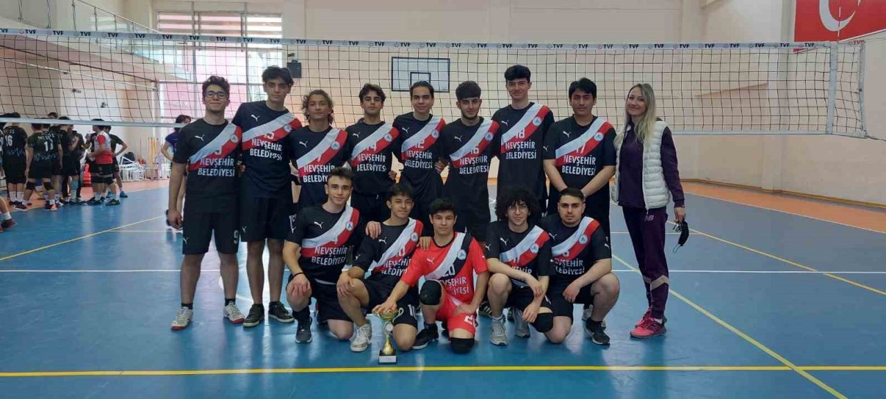 Genç sporcular başarıya doymuyor