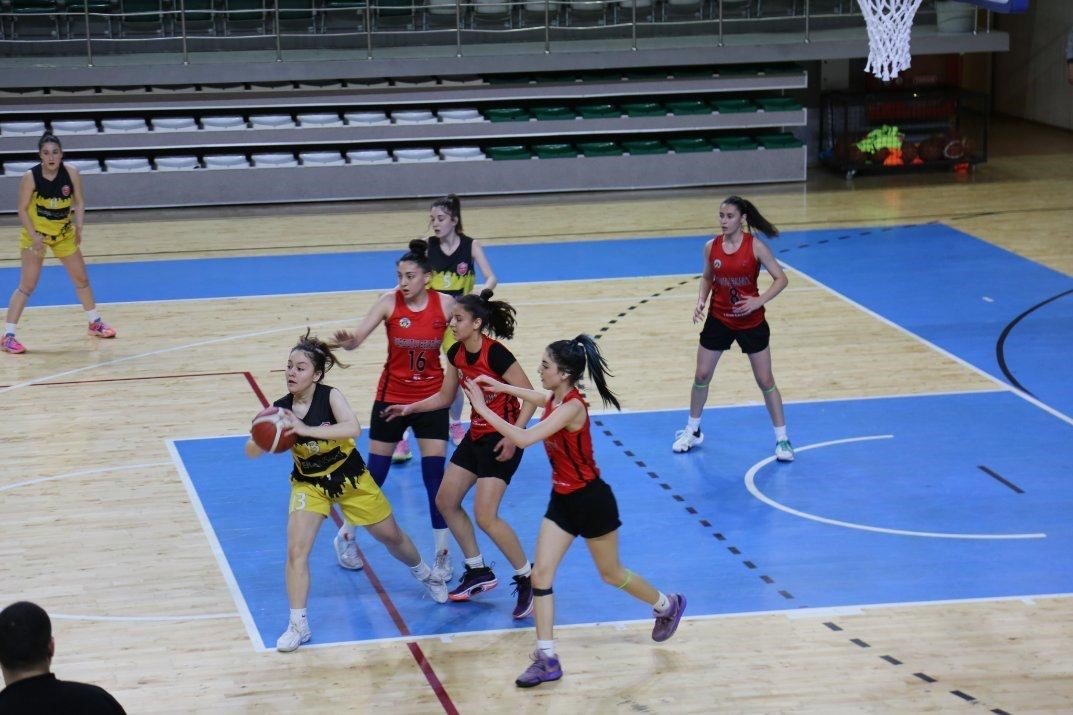 U18 kızlar basketbol bölge şampiyonası Muğla’da başladı