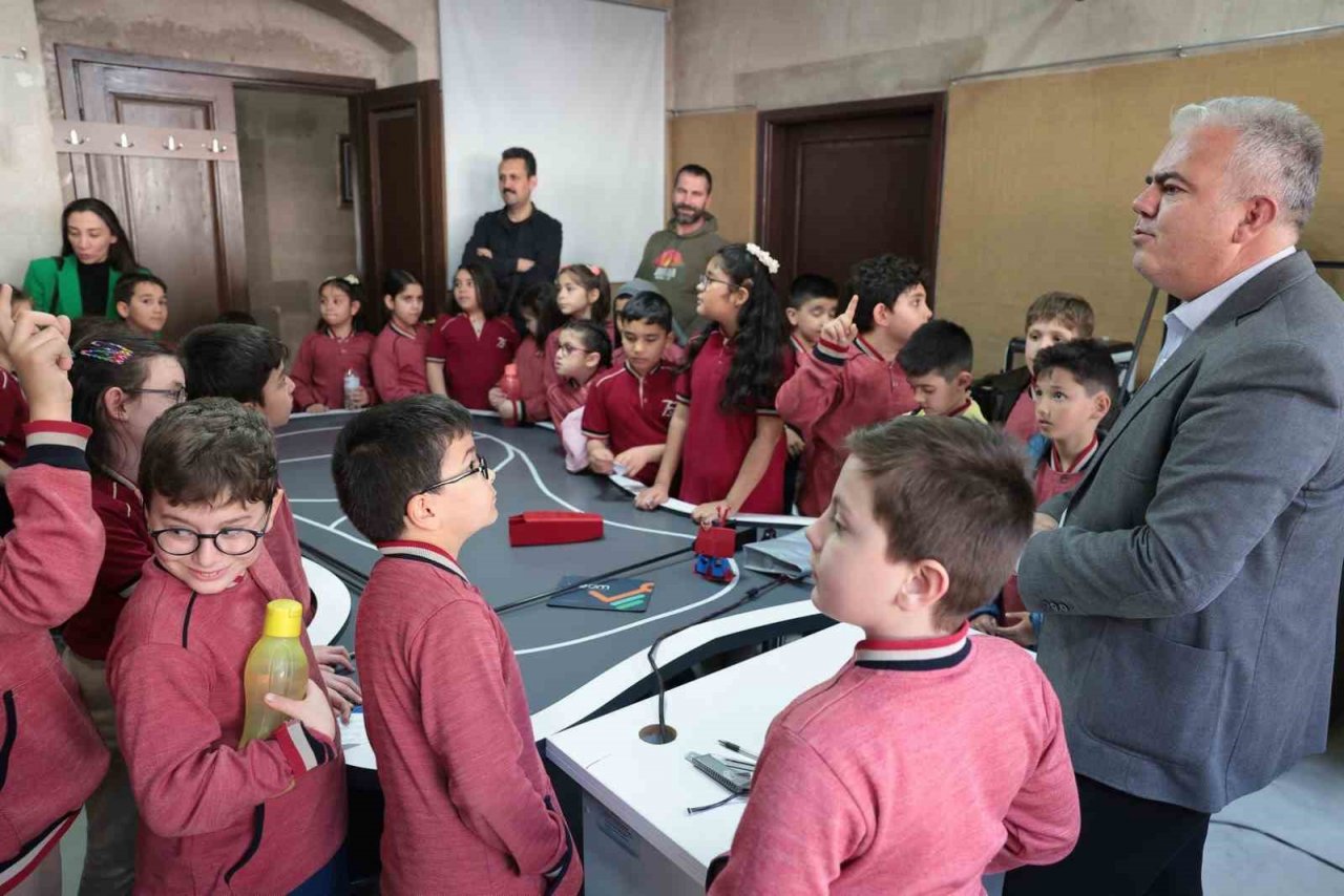 Başkan Savran, minik ziyaretçileri ağırladı