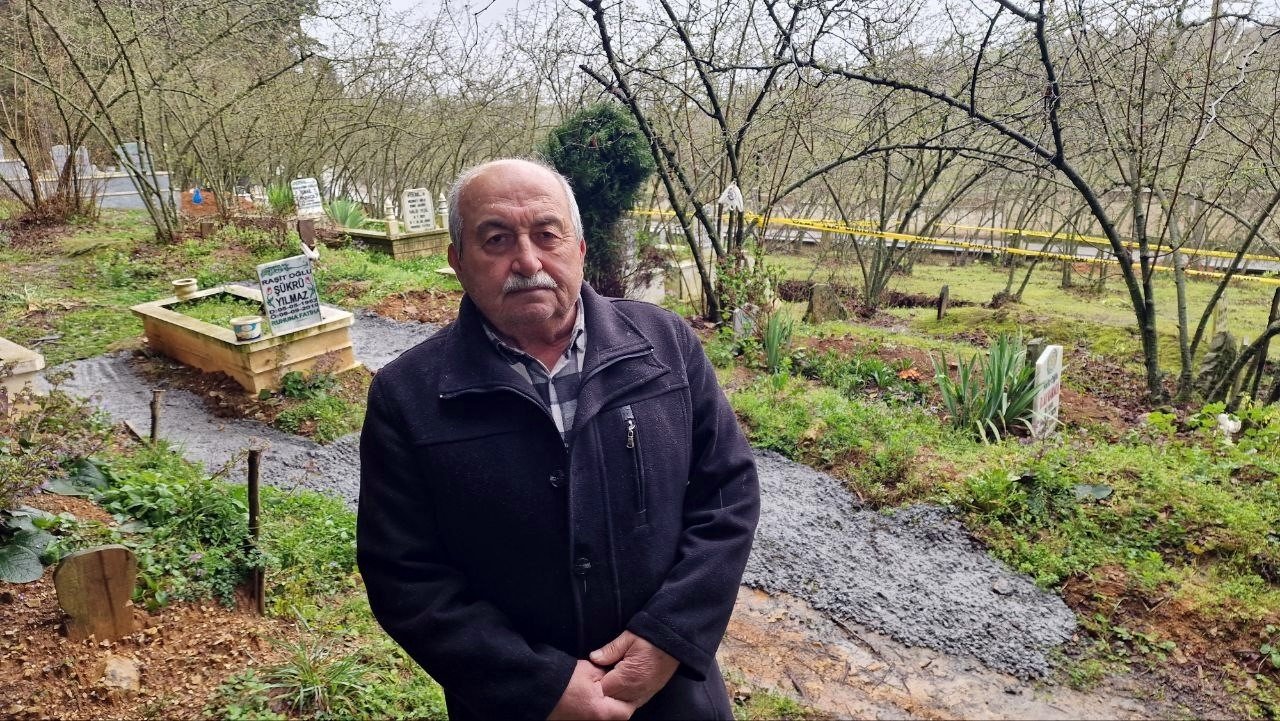 Mezarlığın ortasında oluşan obruk şaşkına çevirdi