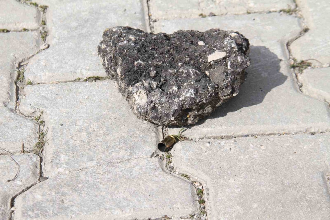 Yolda gördükleri husumetlilerine kurşun yağdırdılar: 1’i ağır 2 yaralı