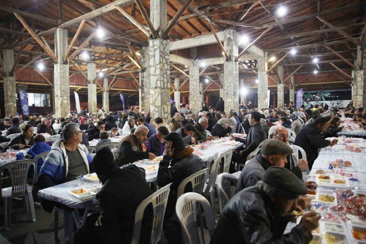 Karacasu İftar Programı’nda Başkan Çerçioğlu, yoğun ilgi gördü