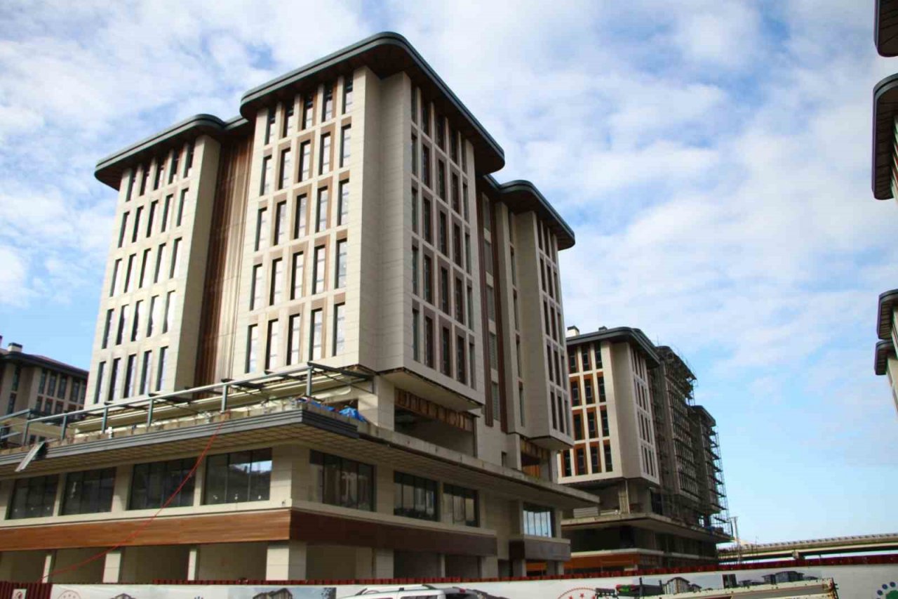 Rize’de kentsel dönüşümle kâğıt gibi yıkılan binaların yerini sağlam yapılar aldı