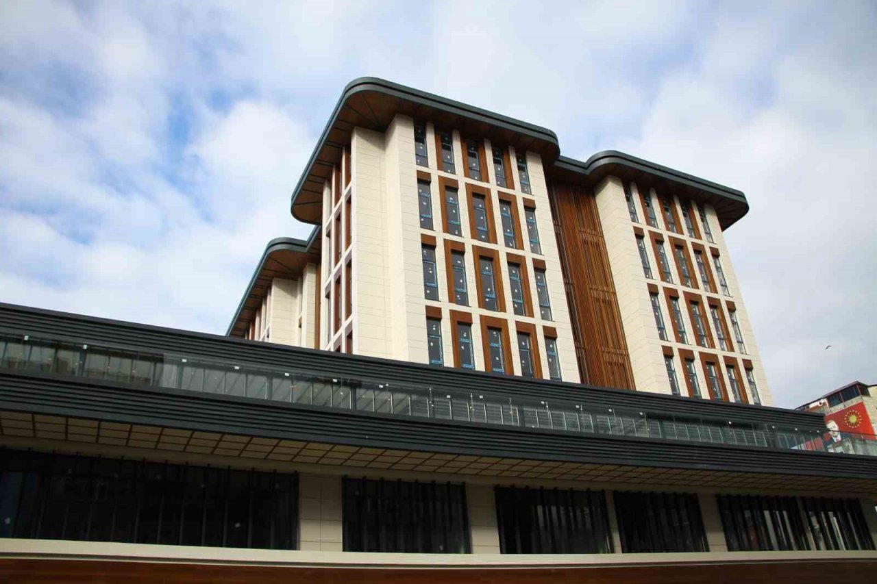 Rize’de kentsel dönüşümle kâğıt gibi yıkılan binaların yerini sağlam yapılar aldı