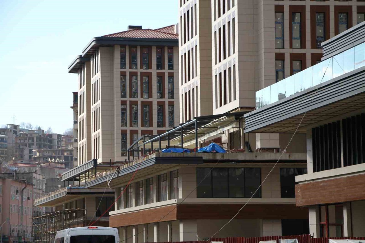 Rize’de kentsel dönüşümle kâğıt gibi yıkılan binaların yerini sağlam yapılar aldı
