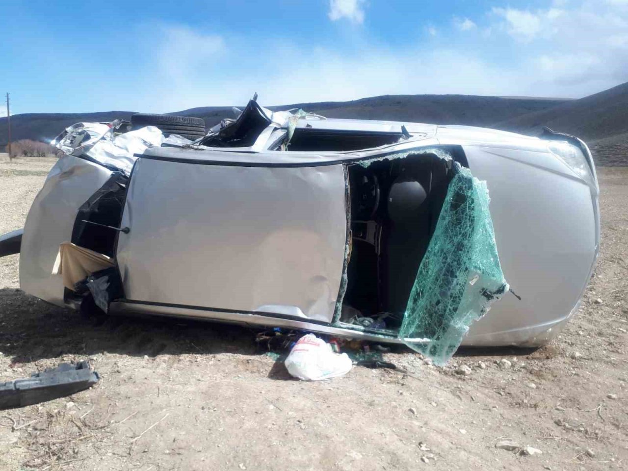 Virajı alamayan otomobil takla attı: 1’i ağır 2 yaralı