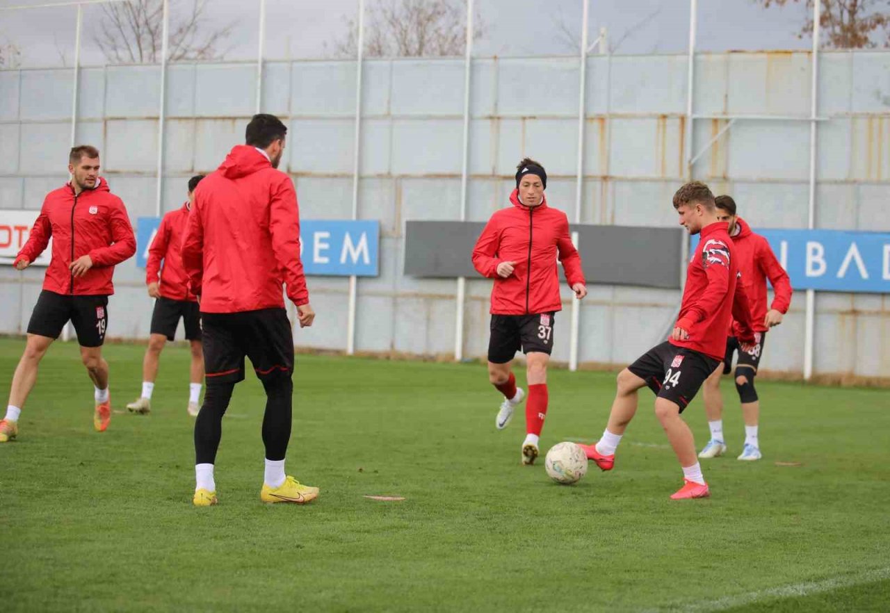 Sivasspor pas ve şut çalıştı
