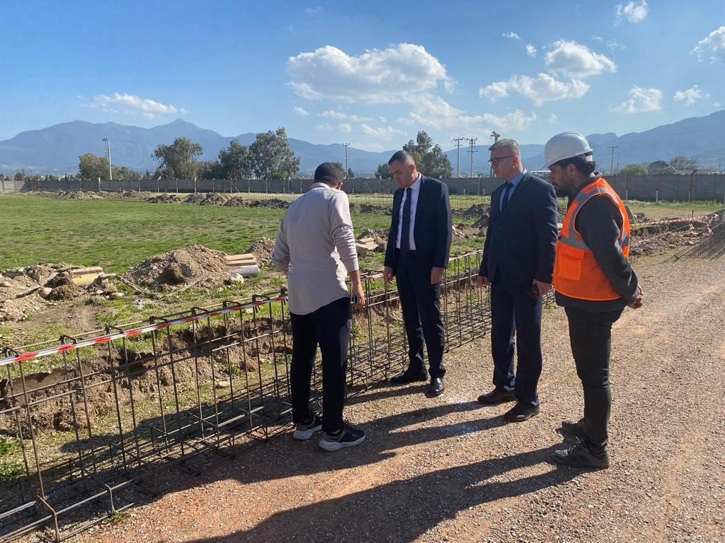 Kemalpaşa Stadında yenileme çalışmaları başladı