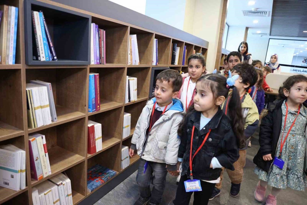 Çocuklar Sultanbeyli’de depremzede kardeşleri için kitap yazdı