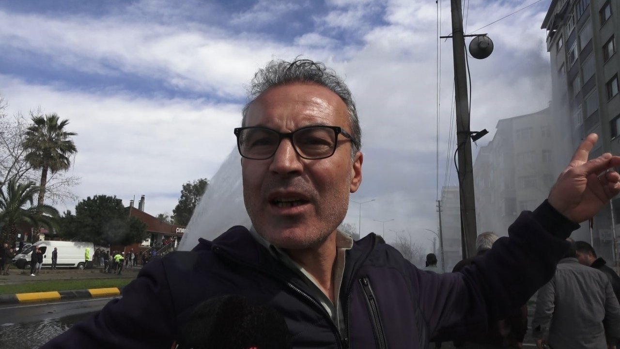 7 katlı binanın çatı katı ana isale hattı borusunun patlamasından böyle zarar gördü