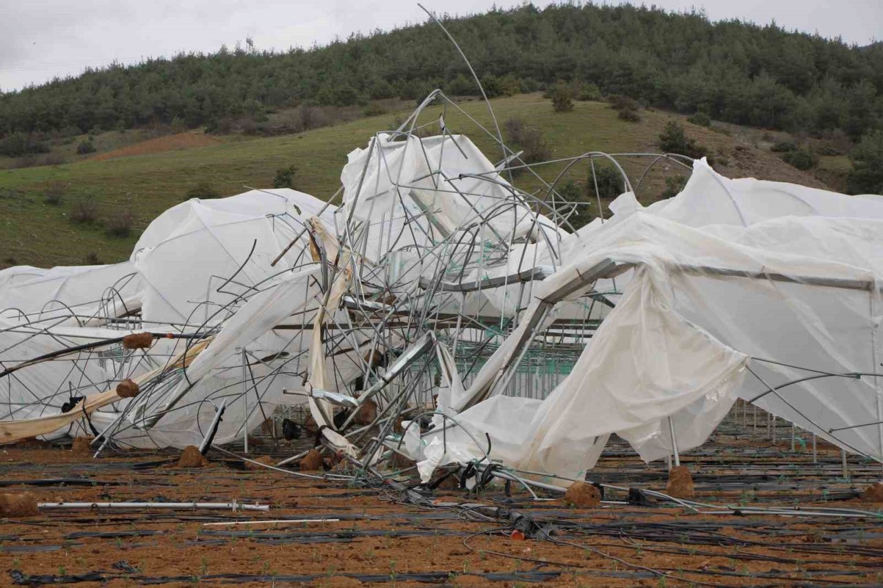 Amasya’da fırtına seraları ve pazarı vurdu