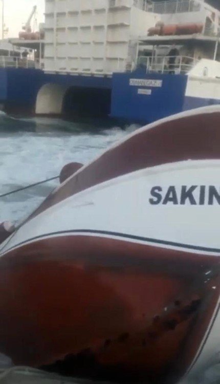 Yenikapı’da feribotun oluşturduğu dalga balıkçı teknesini batırdı: O anlar kameraya yansıdı