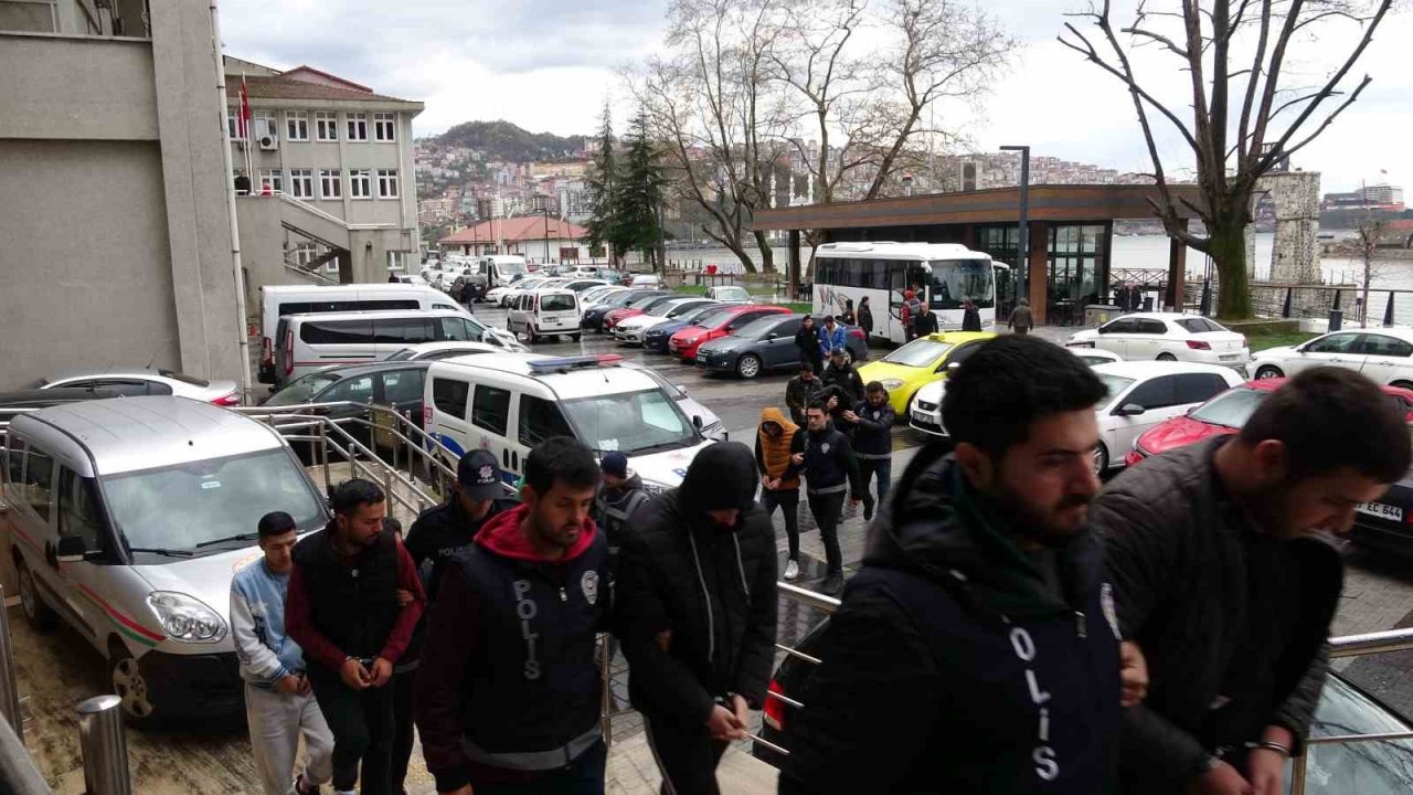 "Çekilişle cep telefonu kazandınız" diyerek 1,5 milyon lira dolandırdılar