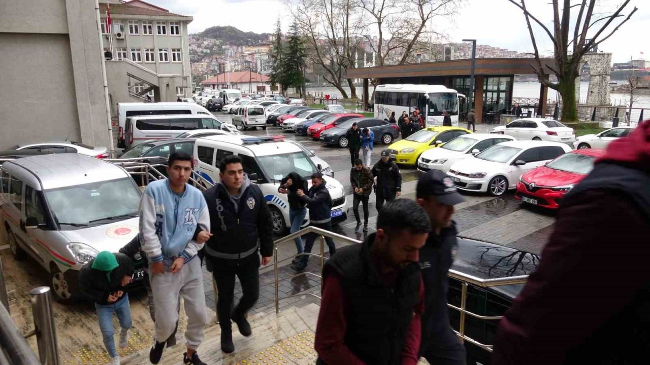 "Çekilişle cep telefonu kazandınız" diyerek 1,5 milyon lira dolandırdılar