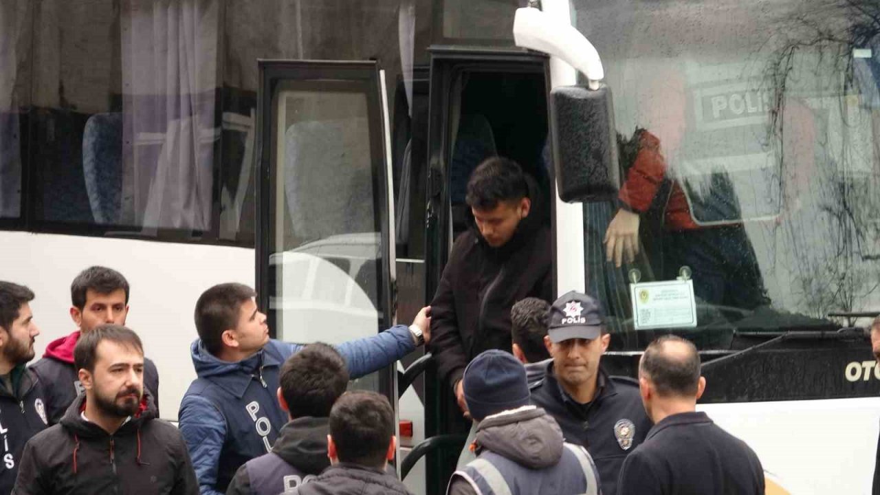 "Çekilişle cep telefonu kazandınız" diyerek 1,5 milyon lira dolandırdılar