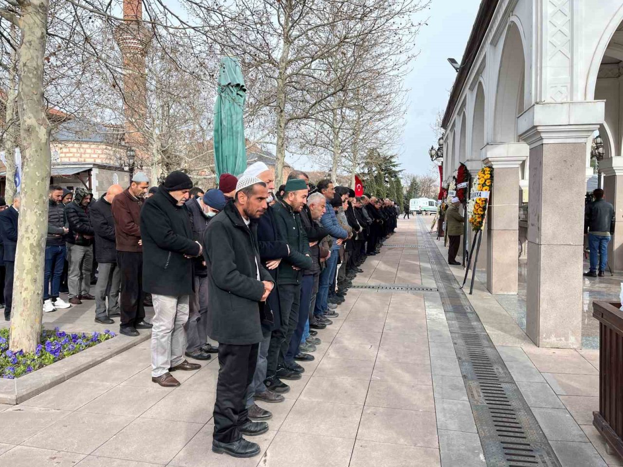 Düzce Belediye Başkanı Özlü’nün kayınvalidesi son yolculuğuna uğurlandı