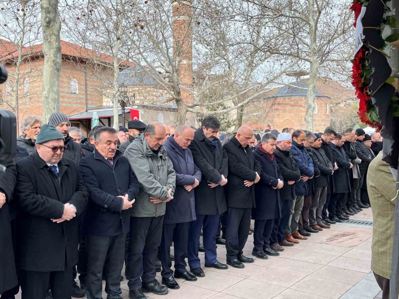 Düzce Belediye Başkanı Özlü’nün kayınvalidesi son yolculuğuna uğurlandı