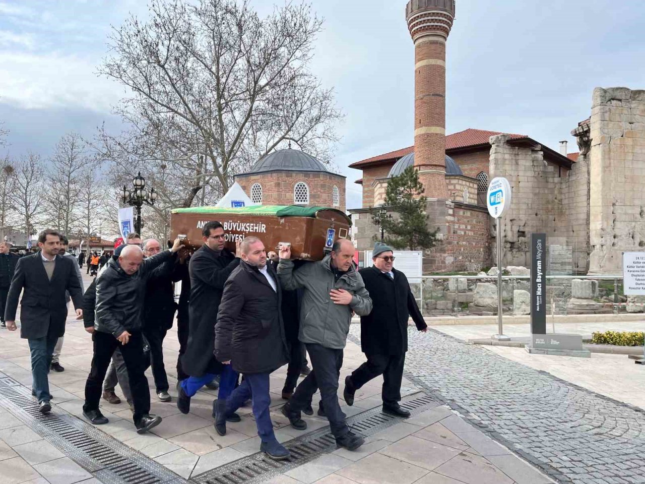 Düzce Belediye Başkanı Özlü’nün kayınvalidesi son yolculuğuna uğurlandı