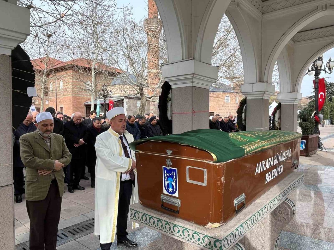 Düzce Belediye Başkanı Özlü’nün kayınvalidesi son yolculuğuna uğurlandı