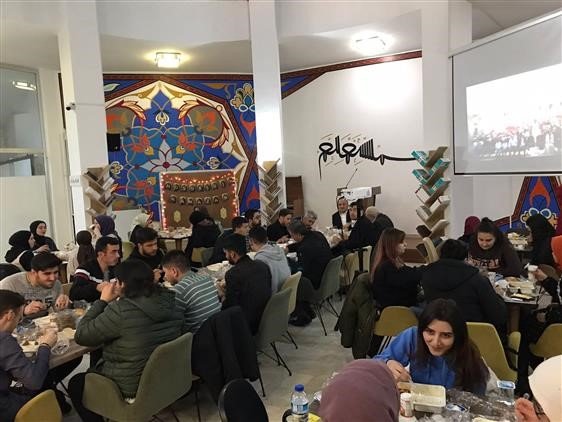 Afyonkarahisar’da üniversiteli gençler iftarda buluştu