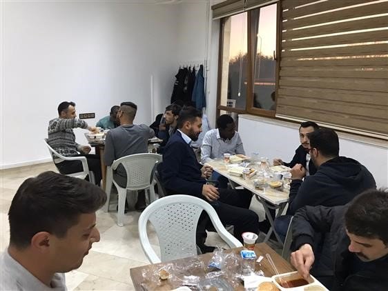 Afyonkarahisar’da üniversiteli gençler iftarda buluştu