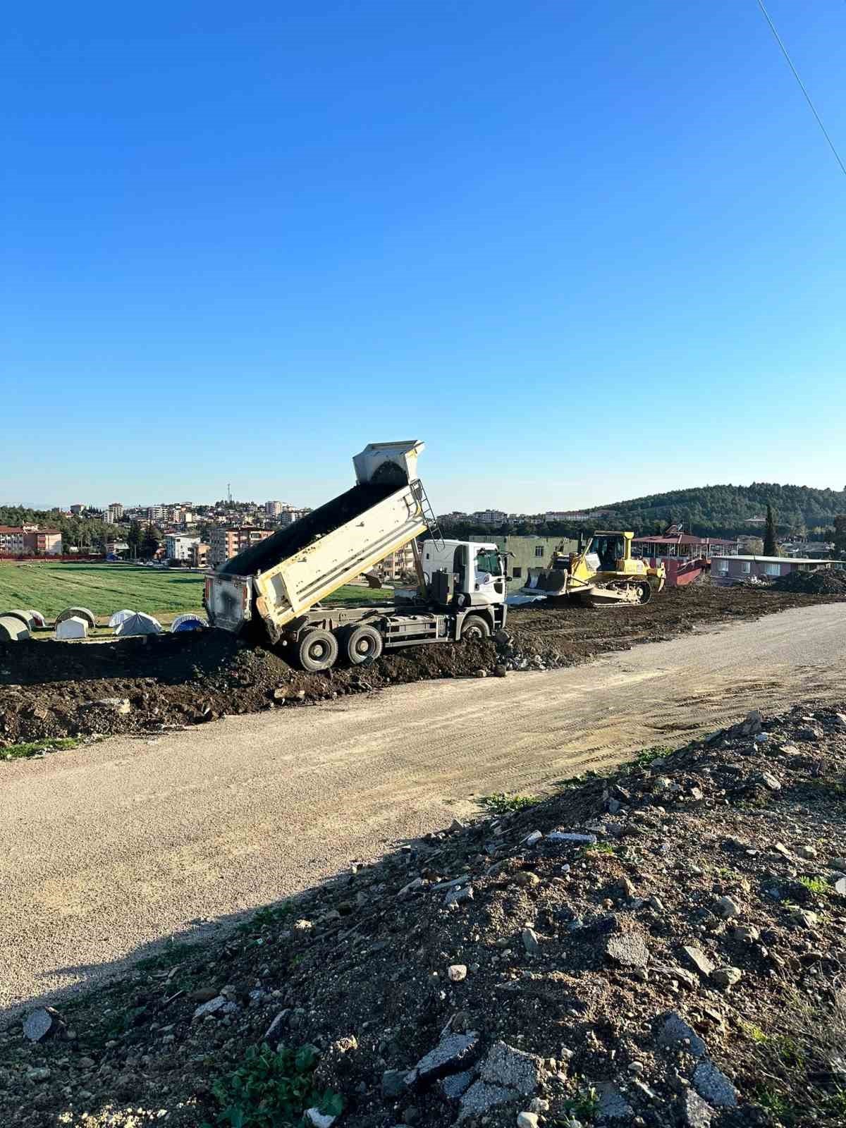 İl Özel İdaresi ekipleri çadırkent ve konteyner altyapı çalışmalarını sürdürüyor