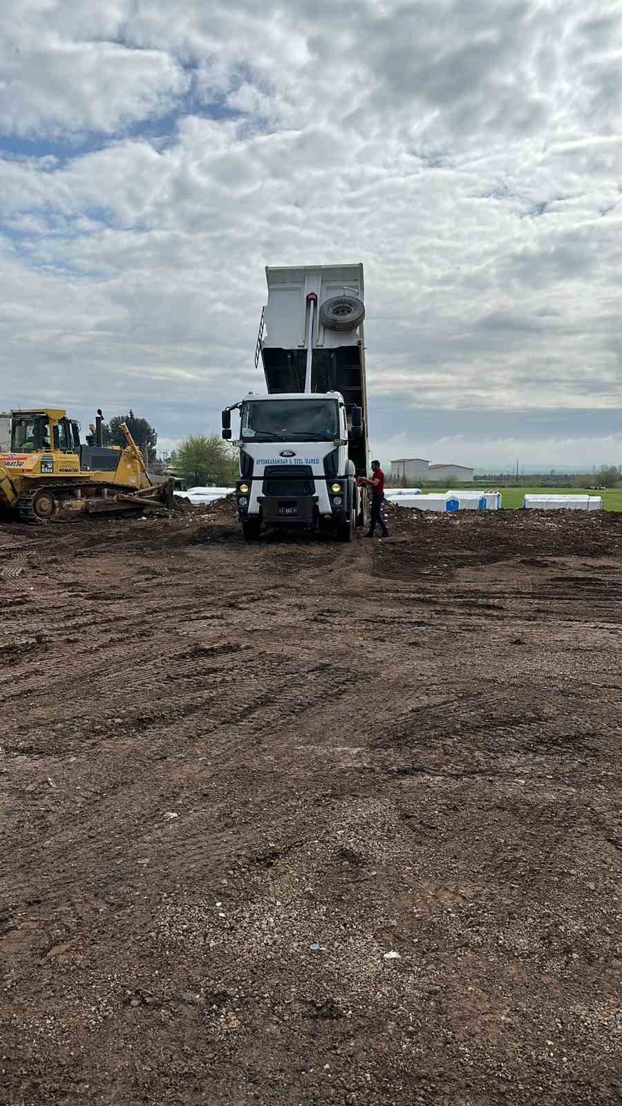 İl Özel İdaresi ekipleri çadırkent ve konteyner altyapı çalışmalarını sürdürüyor